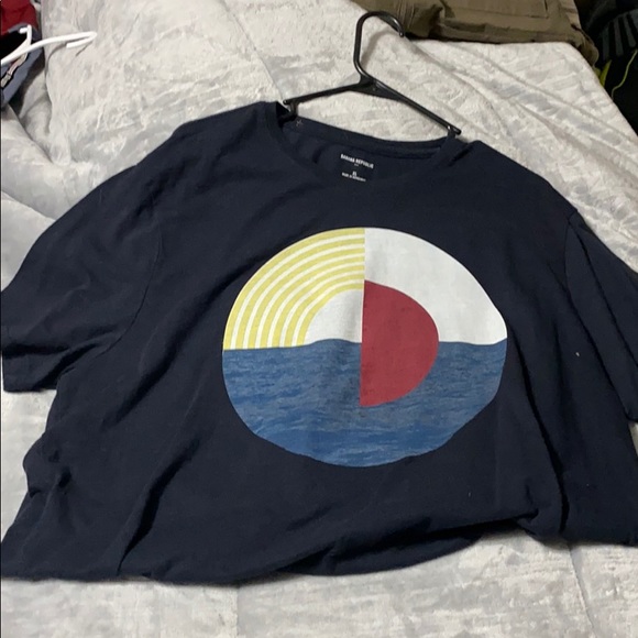Banana Republic Graphic Tee - Picture 1 of 2
